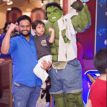 Family enjoying a Hulk-themed character experience at Mio Wooray.
